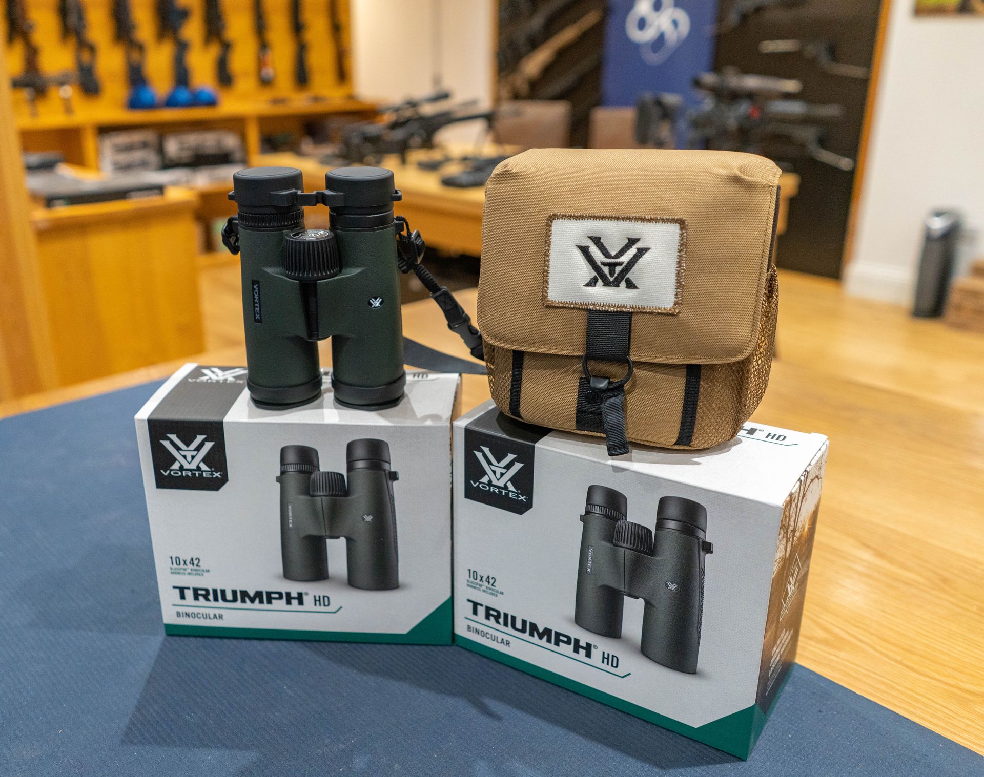 Triumph Hd Triumph HD 10x42 Binoculars | Blue Fieldsports